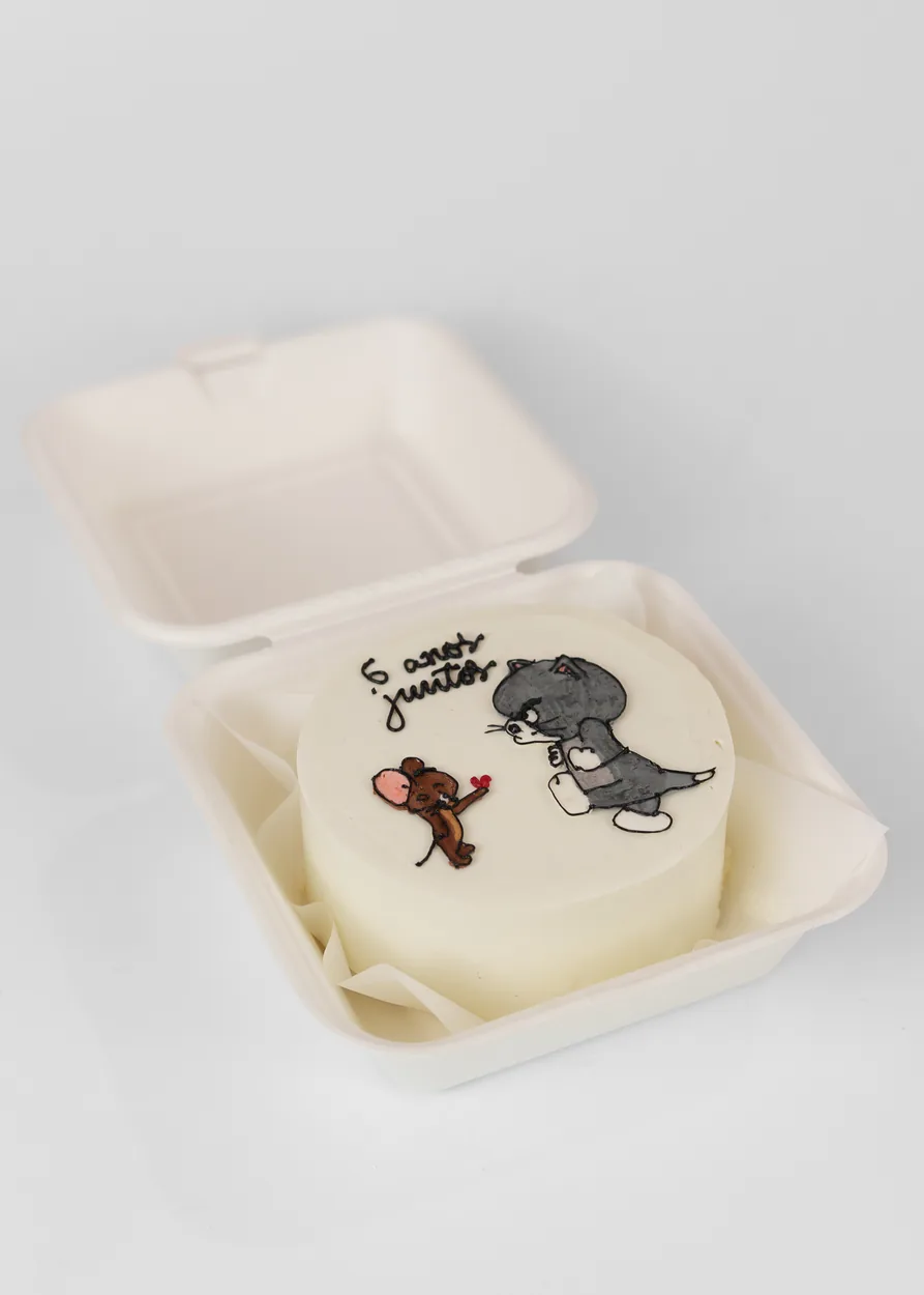 Bentô cake branco com desenho dos personagens Tom e Jerry